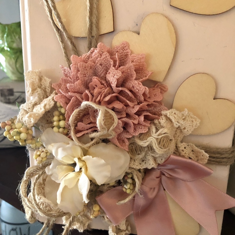 SALE🌸Adorable Book Stack🌸 - Picture 7 of 8